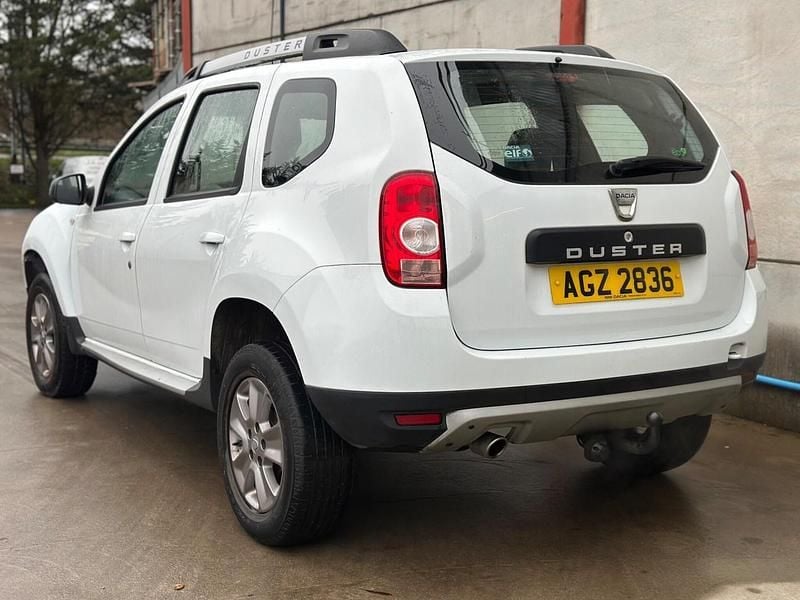 Used Dacia Duster Lauréate 2015 White Hatchback