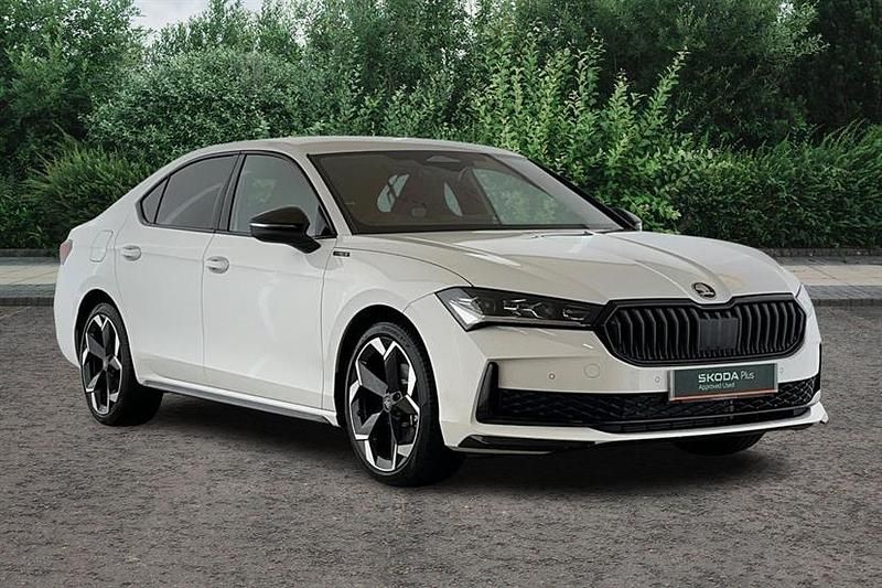 Pure white New 2025 Skoda Superb SportLine Hatchback | £37,890 (Fair price) - Image 1/3