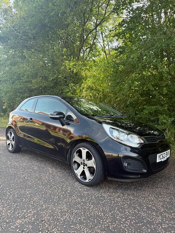 Black Used 2012 Kia Rio Hatchback | £3,250 (A bit pricey) - Image 1/4
