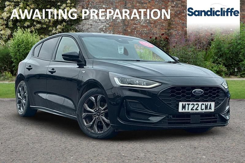 Agate black (premium paint) Used 2021 Ford Focus ST-Line Hatchback | £13,823 (Fair price) - Image 1/4