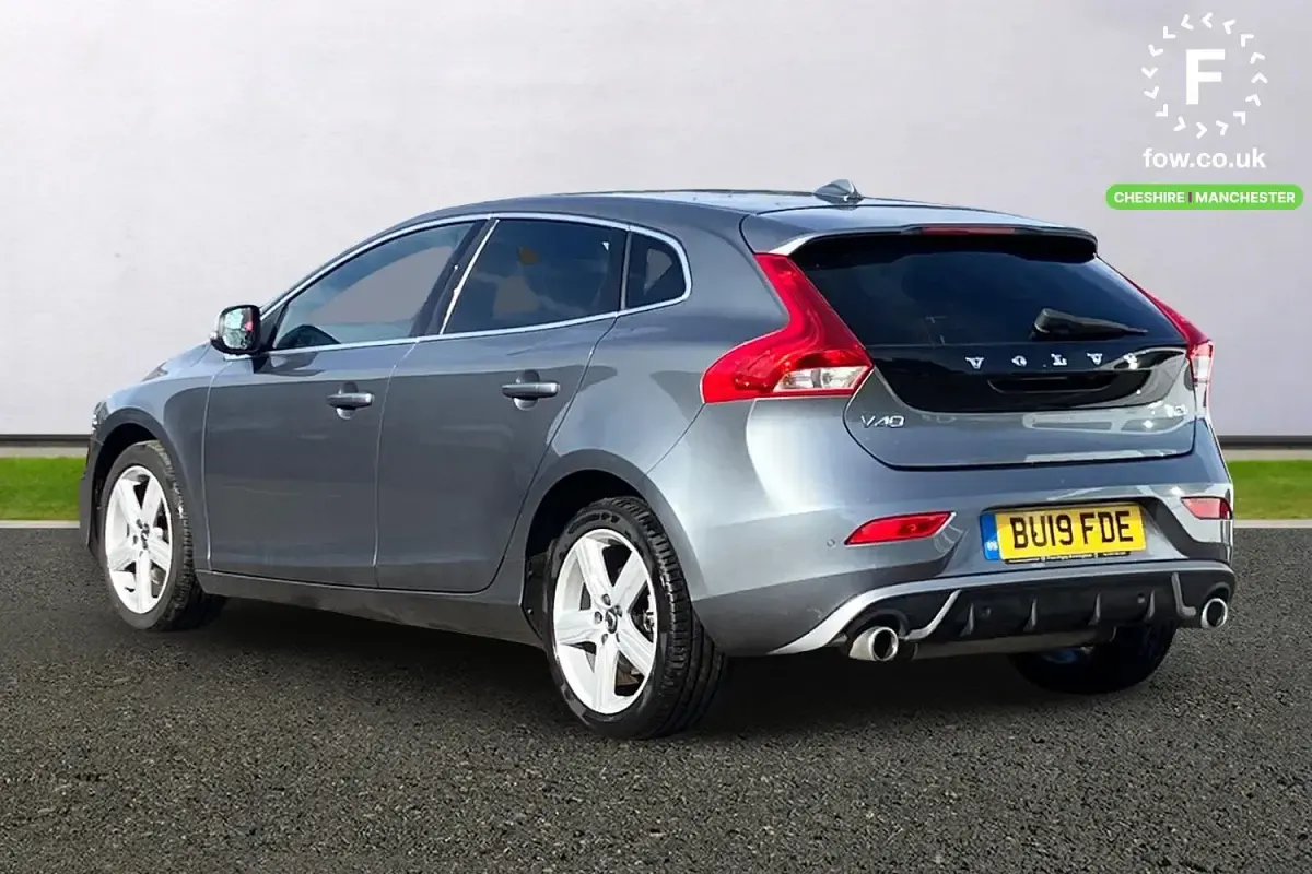 Used Volvo V40 R-Design 122 HP (89 kW) 2019 Grey Hatchback