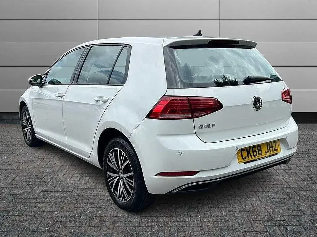 Used VW Golf VII SE 115 HP (84 kW) 2018 White Hatchback