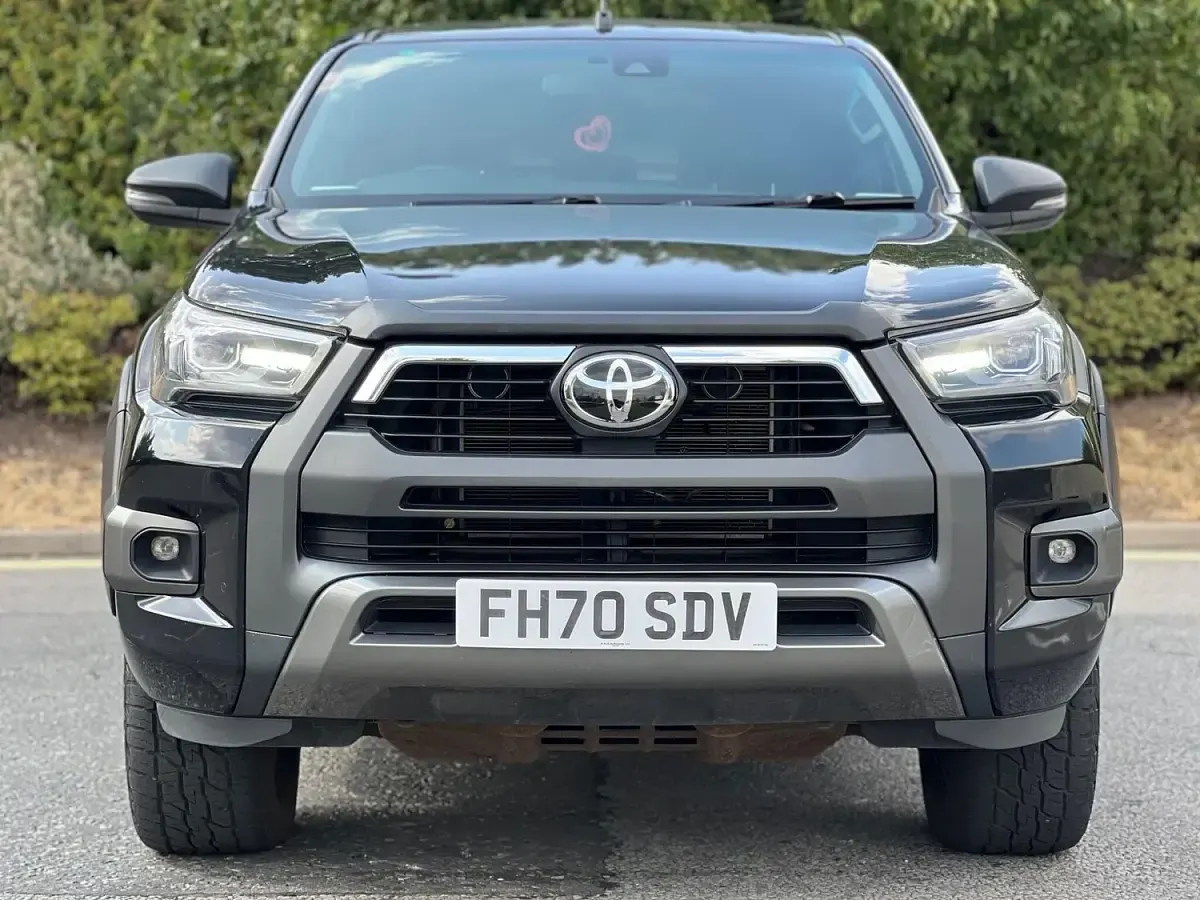 Used Toyota HiLux 204 HP (150 kW) 2021 Black Pickup