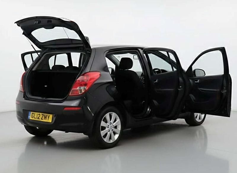 Used Hyundai i20 Style 100 HP (73 kW) 2012 Black Hatchback