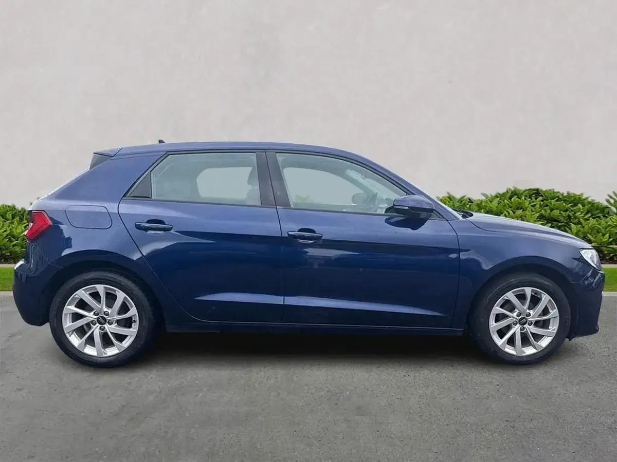 Second-hand Audi A1 Sport 94 CP (69 kW) 2023 Albastru SUV