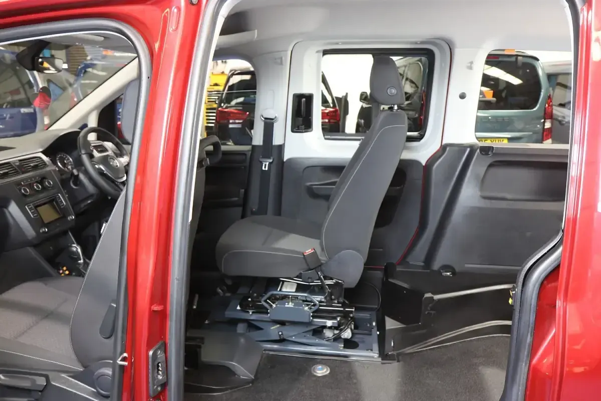 Used VW Caddy Life 122 HP (89 kW) 2020 Red MPV