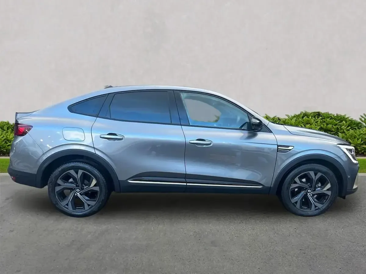 Begagnad Renault Arkana Engineered 142 HK (104 kW) 2023 Grå SUV