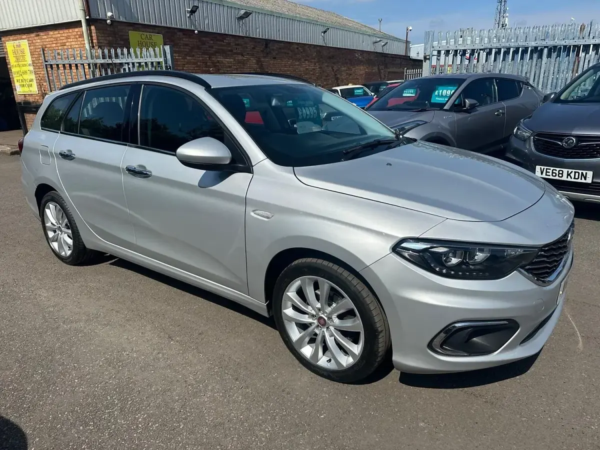 Begagnad Fiat Tipo Lounge 120 HK (88 kW) 2017 Silver Kombi