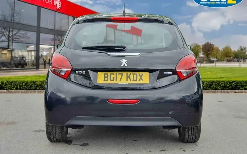Used Peugeot 208 Active 82 HP (60 kW) 2016 Black Hatchback