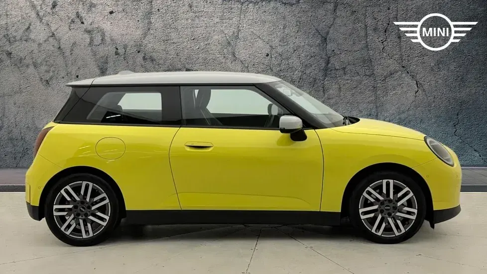 Used Mini Cooper Hatch 133 kW (181 HP) 2024 Yellow Hatchback