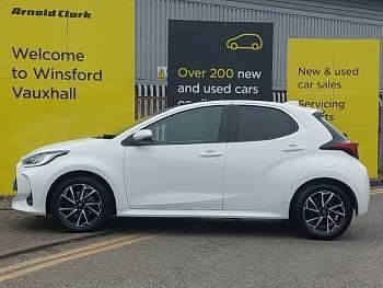 Used Toyota Yaris Hybrid Design 116 HP (85 kW) 2023 White Hatchback
