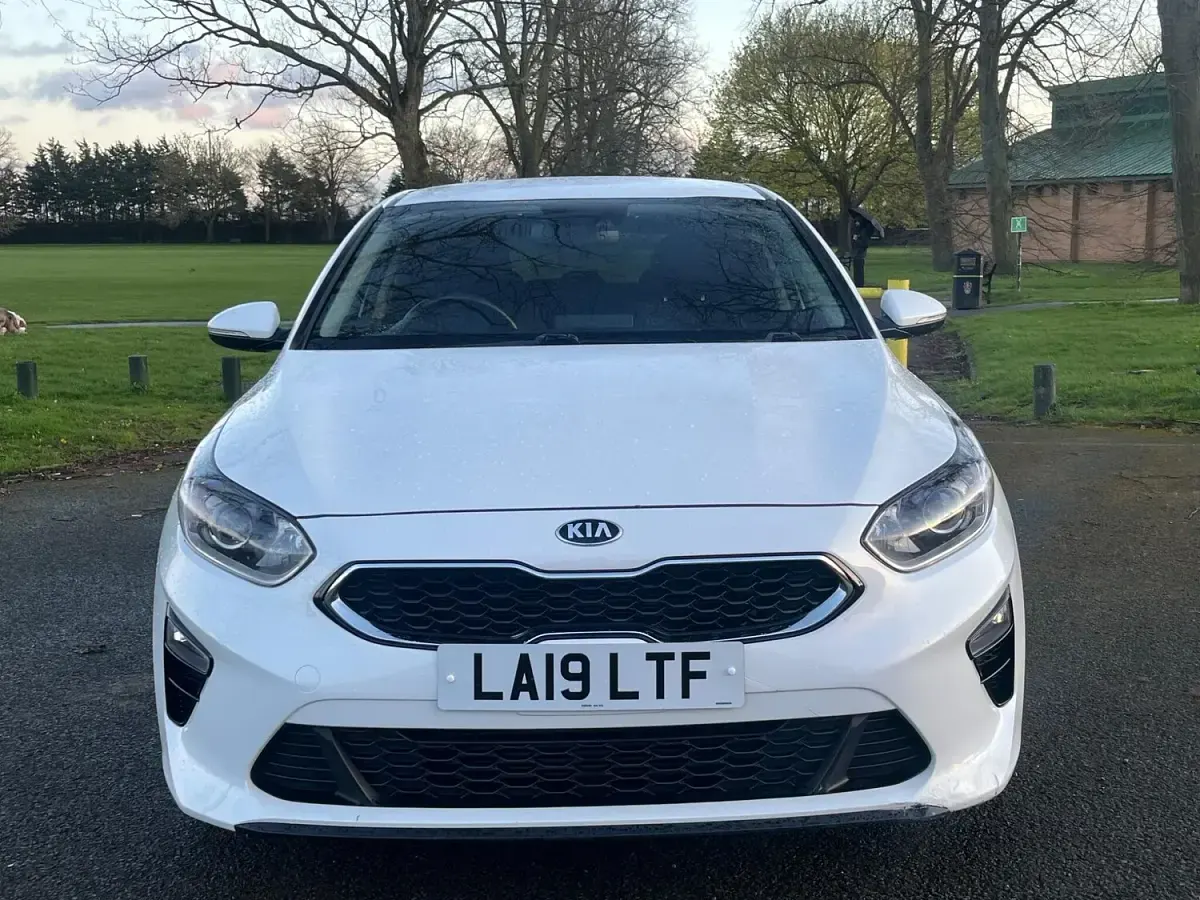 Used Kia Ceed 136 HP (100 kW) 2019 White Hatchback