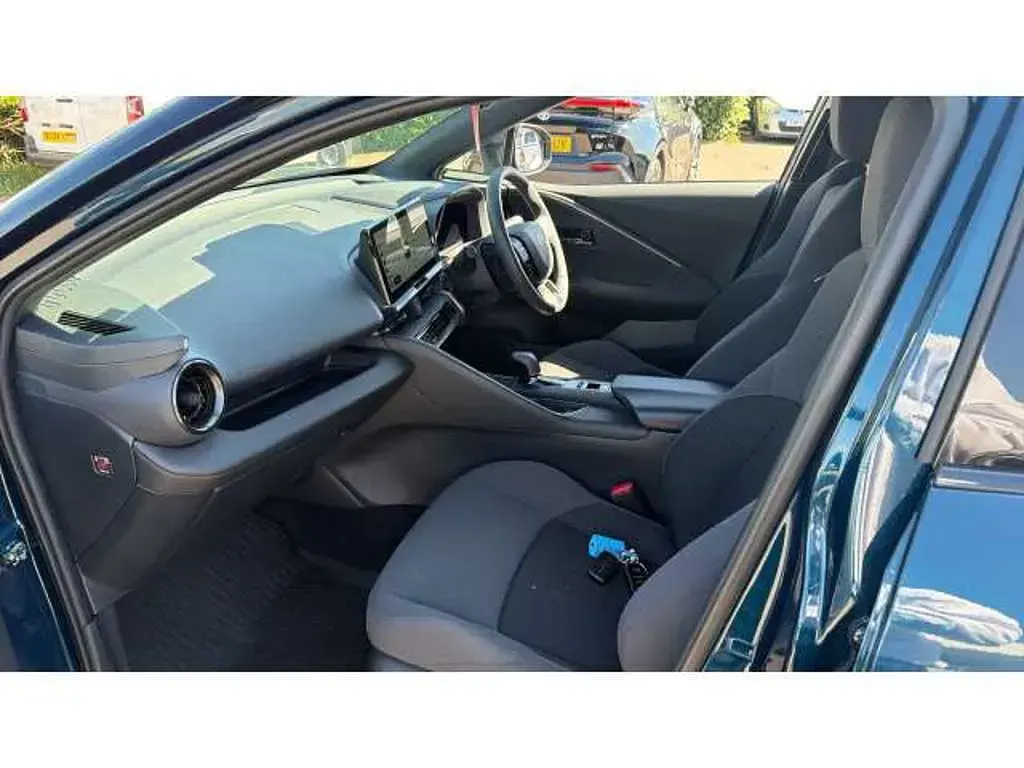 Used Toyota C-HR Design 140 HP (102 kW) 2025 Blue SUV