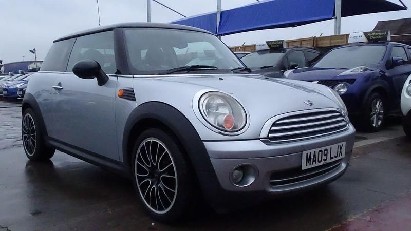 Used Mini Cooper Hatch 120 HP (88 kW) 2009 Silver Hatchback