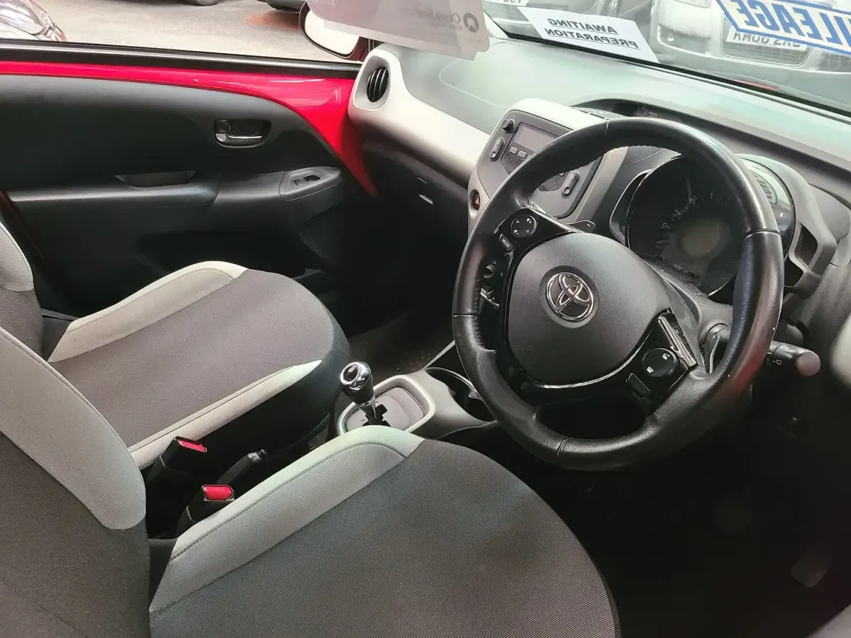 Used Toyota Aygo X-play 69 HP (50 kW) 2018 Red Hatchback