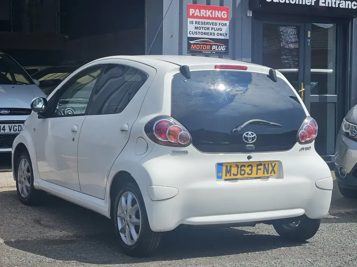 Used Toyota Aygo 68 HP (50 kW) 2013 White Hatchback
