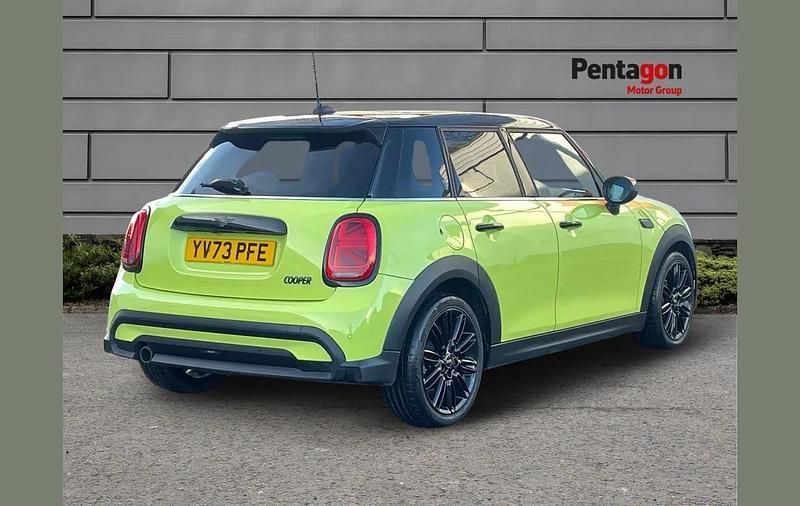 Usado Mini Cooper Comfort 136 CV (100 kW) 2023 Amarillo Utilitario