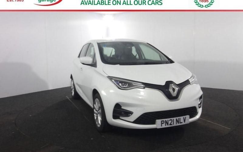 Used Renault Zoe Iconic 100 kW (136 HP) 2021 White Hatchback