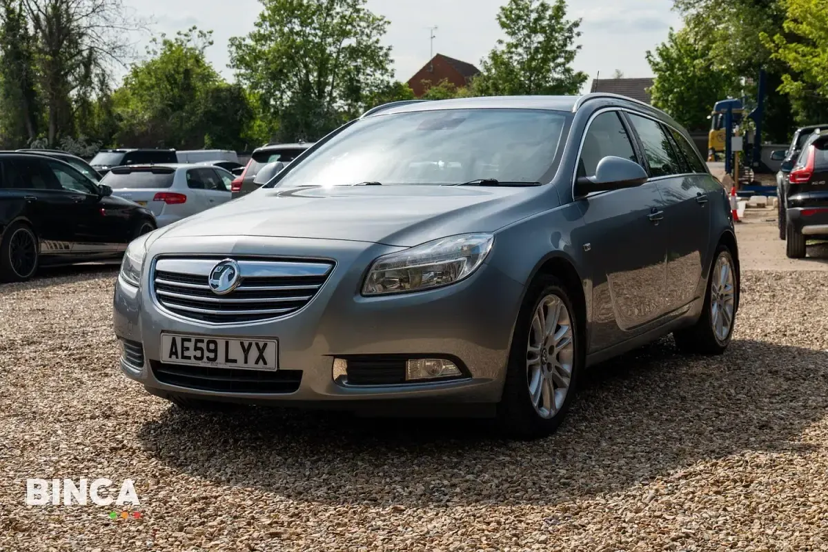 Used Vauxhall Insignia 160 HP (117 kW) 2009 Silver Estate