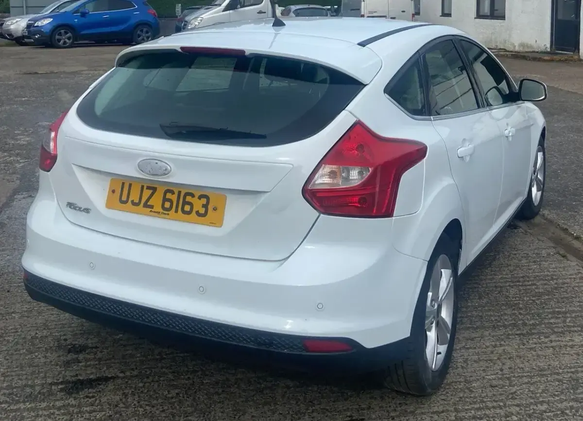 Used Ford Focus Zetec 2013 White Hatchback