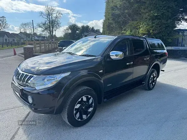 Used Mitsubishi L200 2017 Black Pickup