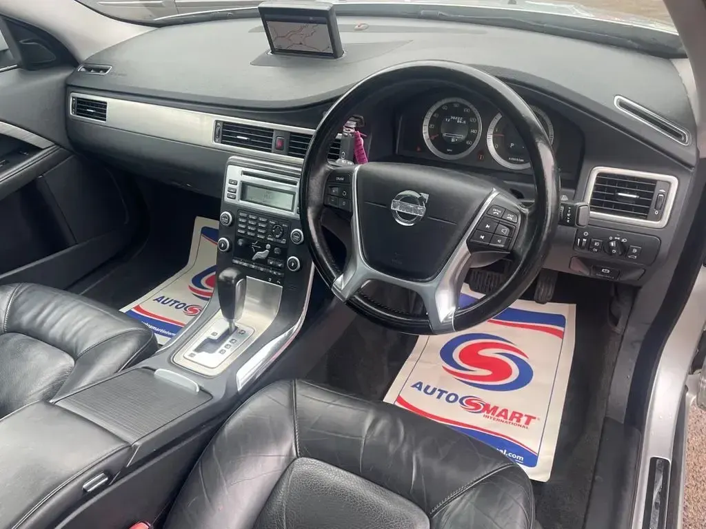 Usado Volvo S80 SE Lux 205 CV (150 kW) 2010 Plateado Berlina