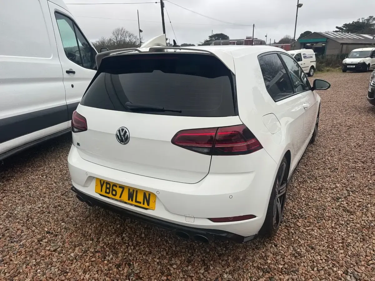Used VW Golf VII R 310 HP (228 kW) 2017 White Hatchback