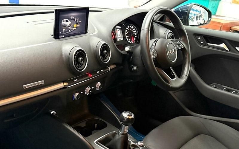 Used Audi A3 Sportback Business 116 HP (85 kW) 2018 Blue Hatchback