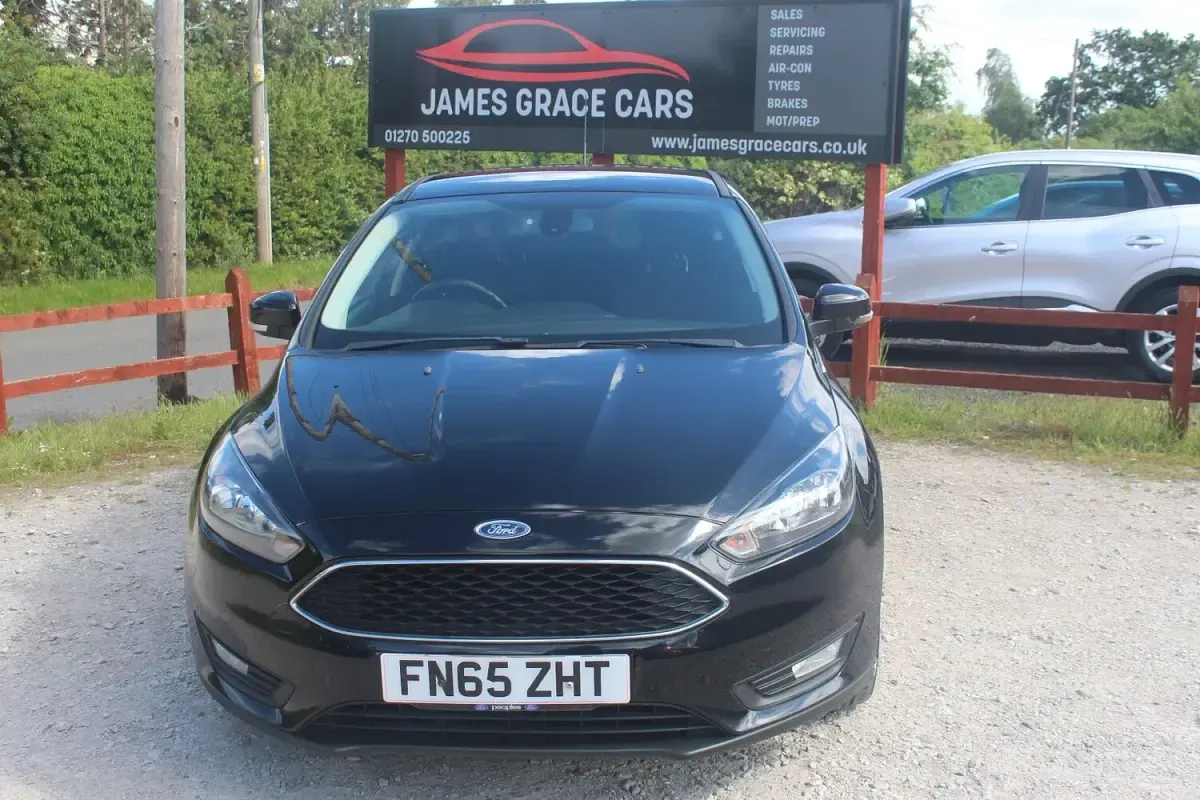 Used Ford Focus Zetec 120 HP (88 kW) 2015 Black Hatchback