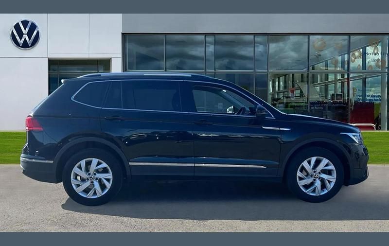 Used VW Tiguan Allspace Life 147 HP (108 kW) 2023 Black SUV
