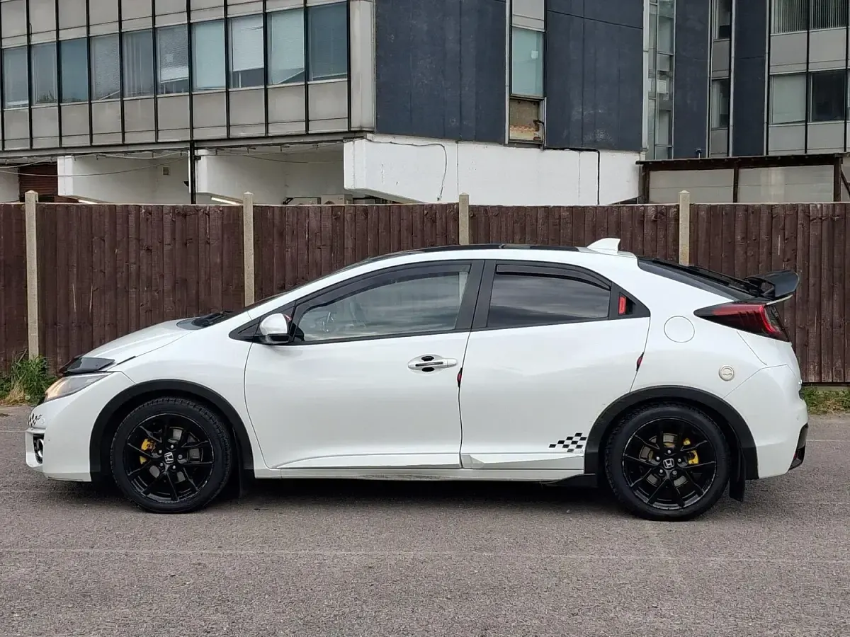 Used Honda Civic SR 142 HP (104 kW) 2015 White Hatchback