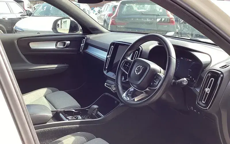 Used Volvo XC40 Plus 211 HP (155 kW) 2023 White SUV
