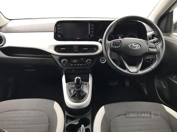 Used Hyundai i10 Premium 84 HP (61 kW) 2023 White Hatchback
