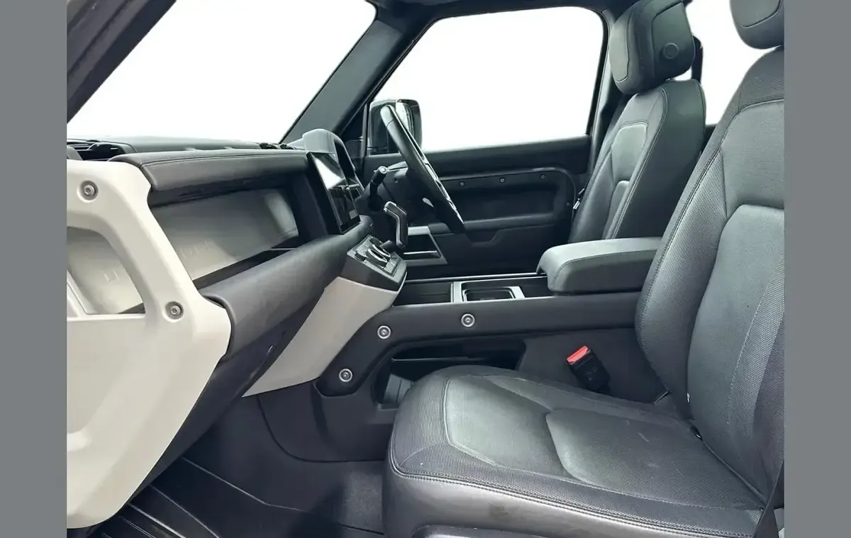 Used Land Rover Defender HSE Dynamic 245 HP (180 kW) 2023 Silver SUV