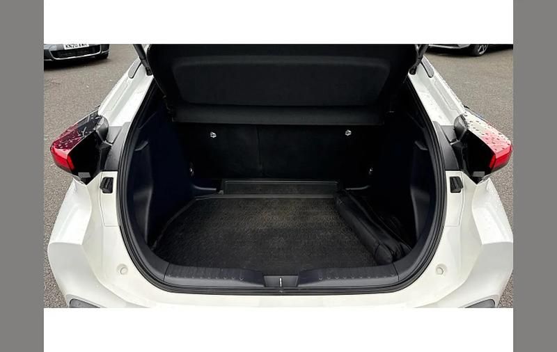 Used Toyota C-HR Design 140 HP (102 kW) 2024 White SUV