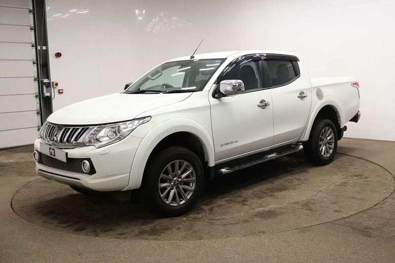 Used Mitsubishi L200 178 HP (130 kW) 2015 White Pickup