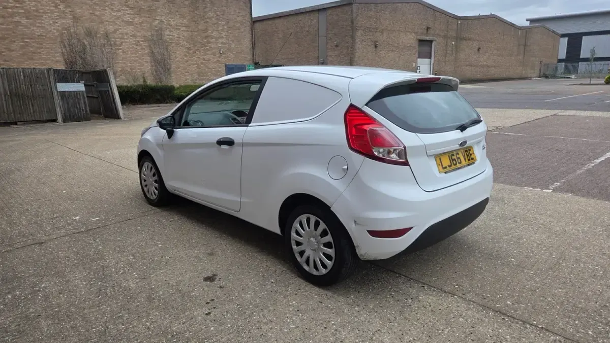 Usado Ford Fiesta 75 HP (55 kW) 2016 Branco Citadino