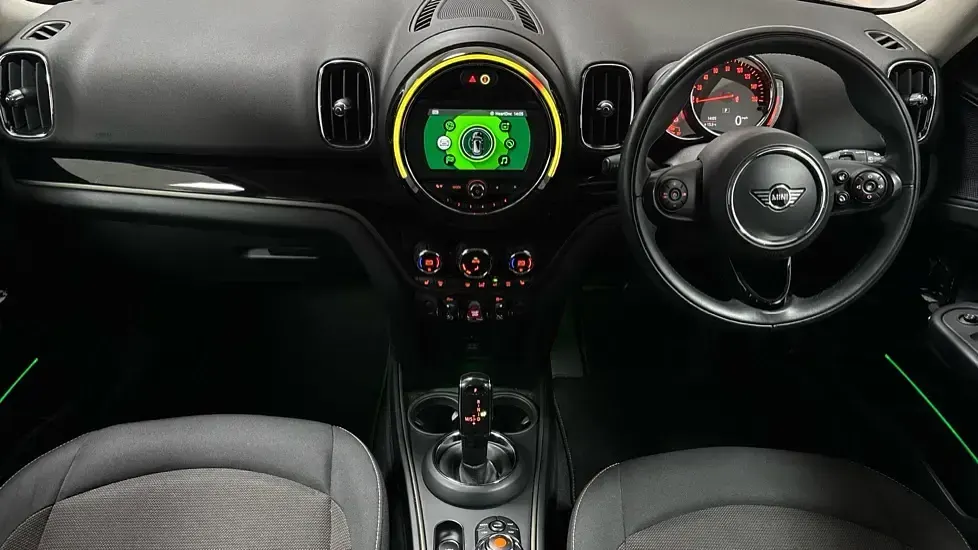 Used Mini Cooper Countryman Classic 134 HP (98 kW) 2019 Green SUV