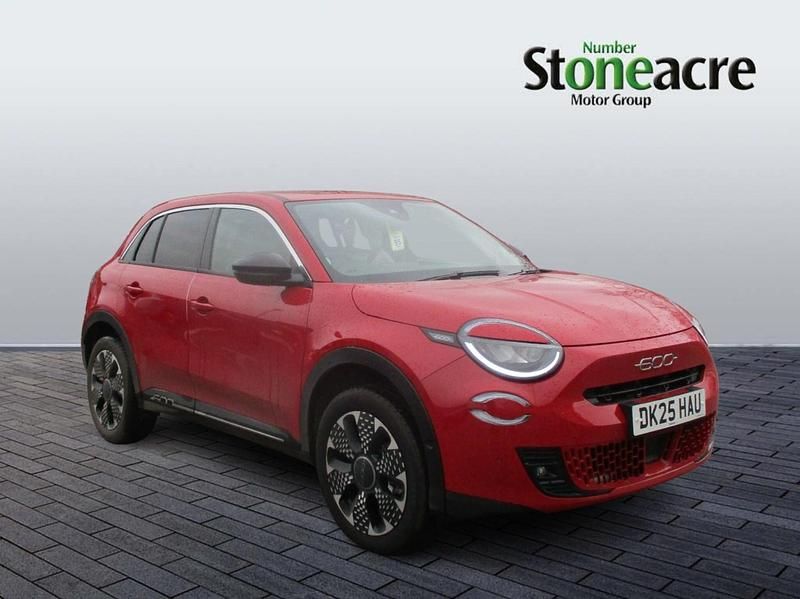 Used Fiat 600 La Prima 134 HP (98 kW) 2025 Red SUV