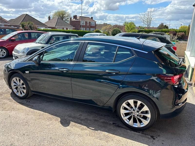 Second-hand Vauxhall Astra Design Edition 110 CP (80 kW) 2017 Verde Hatchback