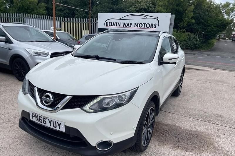 White Used 2016 Nissan Qashqai Tekna SUV | £6,599 (Good price) - Image 1/1