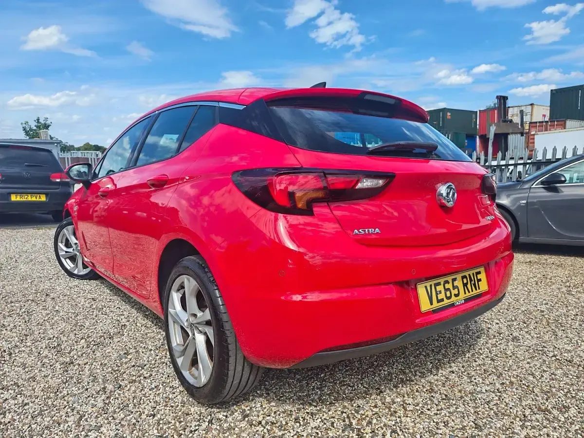 Used Vauxhall Astra SRi 150 HP (110 kW) 2015 Red Hatchback