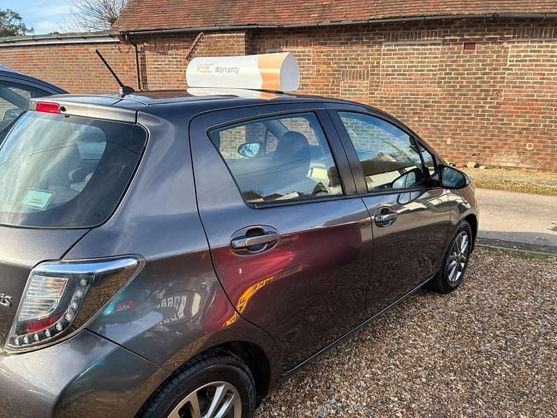 Used Toyota Yaris Multidrive S 99 HP (72 kW) 2014 Grey Hatchback