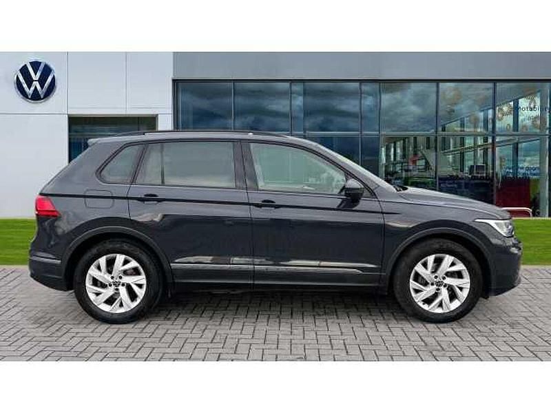 Used VW Tiguan Life 150 HP (110 kW) 2022 Urano grey SUV