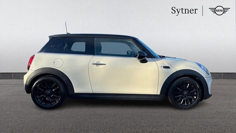 Used Mini Cooper Hatch 134 HP (98 kW) 2018 White Hatchback