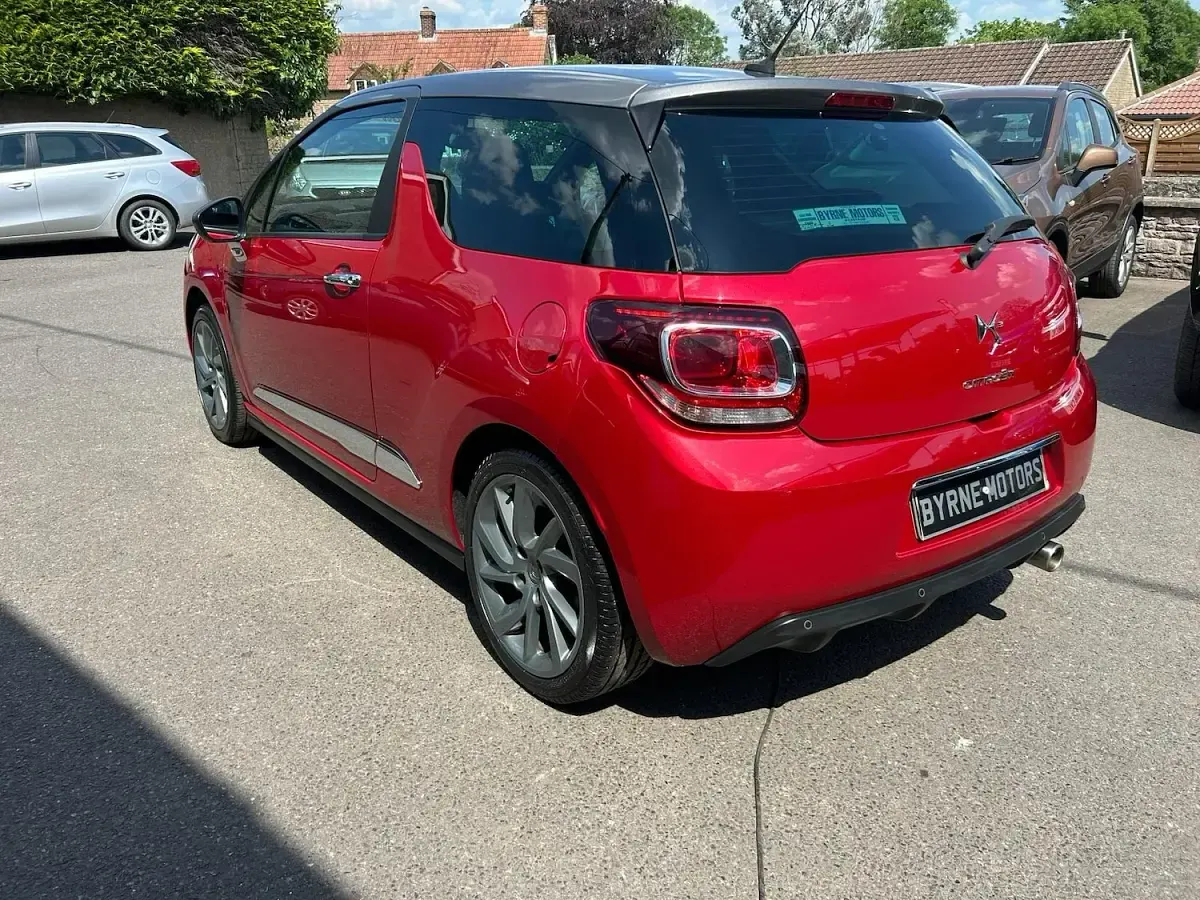 Used Citroën DS3 PureTech 110 HP (80 kW) 2015 Red Hatchback
