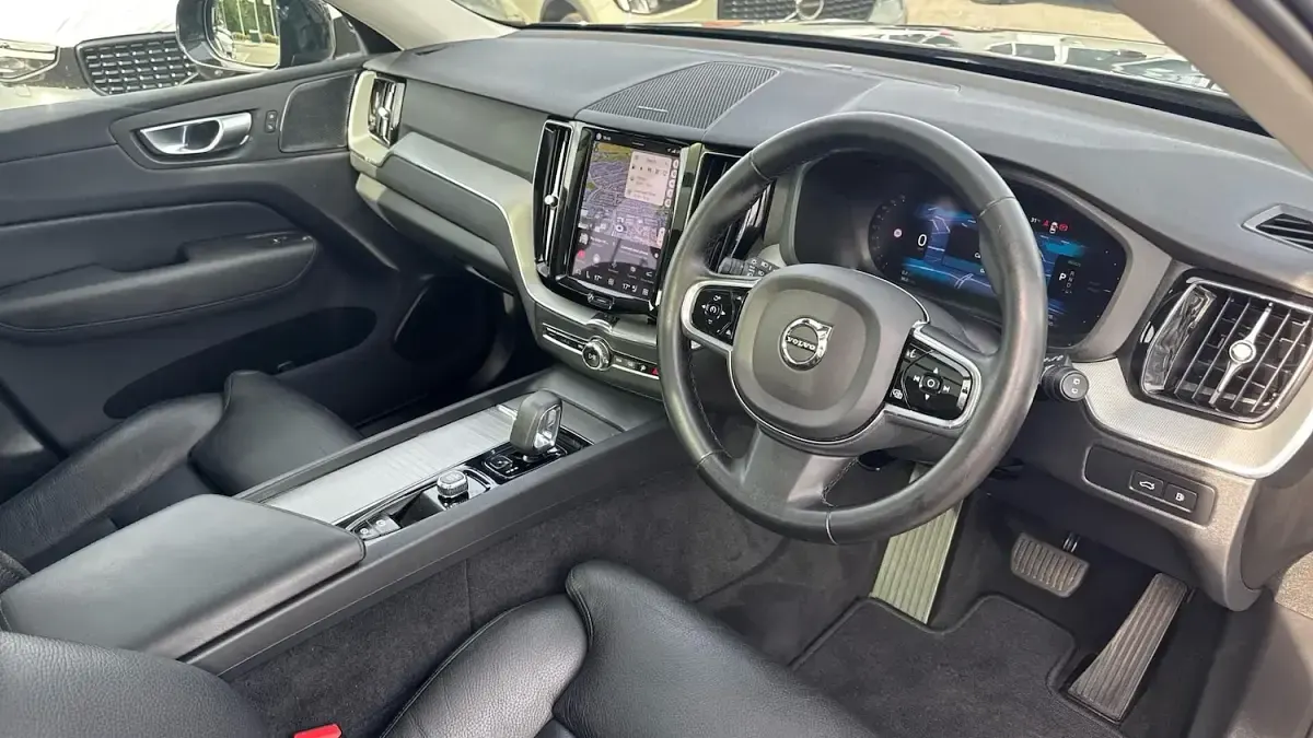 Used Volvo XC60 Plus 345 HP (253 kW) 2023 Black SUV