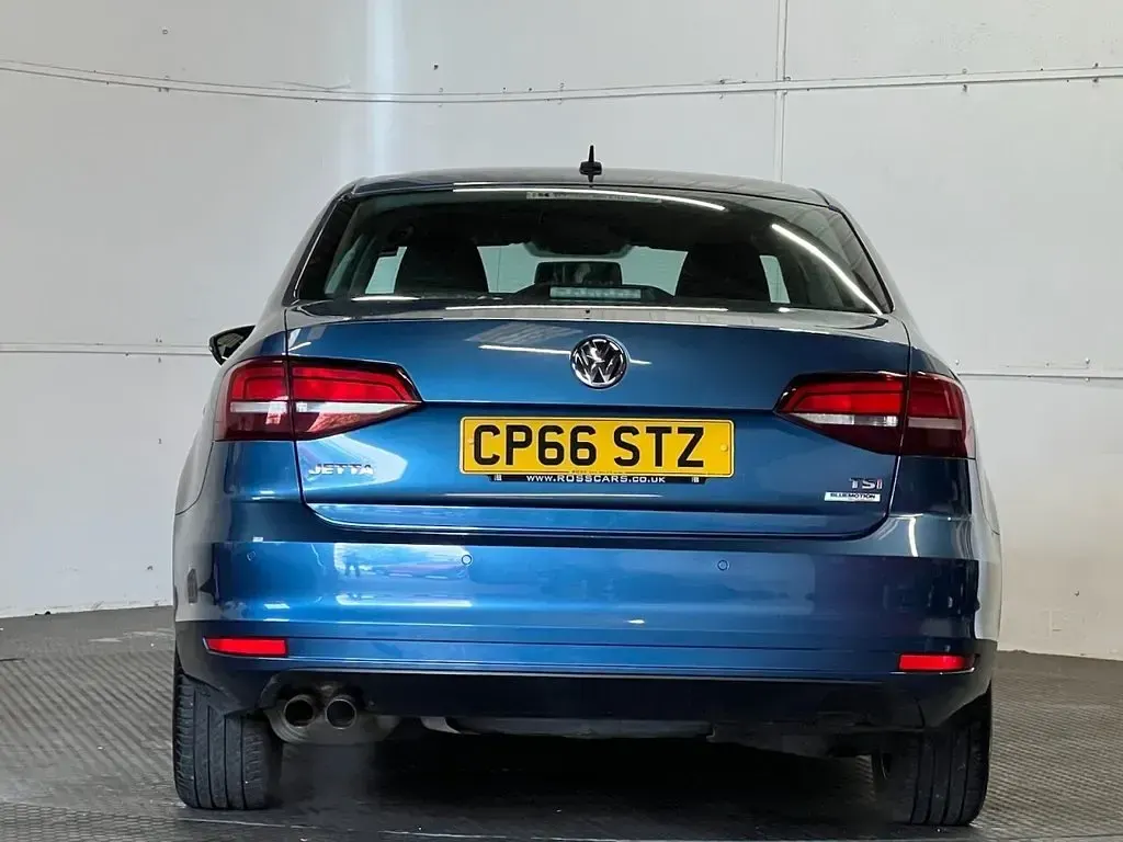 Used VW Jetta SE 125 HP (91 kW) 2017 Blue Sedan