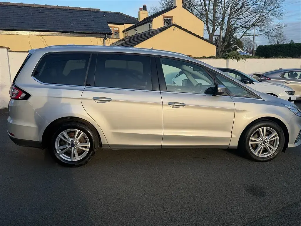Begagnad Ford Galaxy Titanium 150 HK (110 kW) 2021 Silver Minibuss