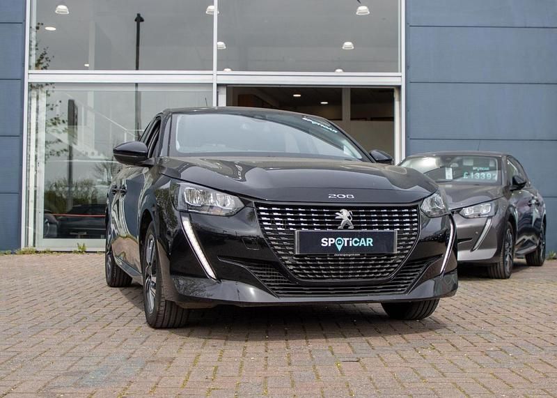 Used Peugeot 208 Allure+ 99 HP (72 kW) 2023 Black Hatchback
